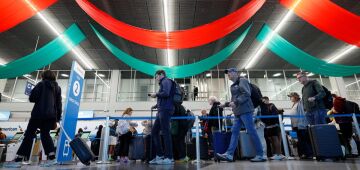 Paralisação orçamentária nos EUA: milhares de voos cancelados e um sinal de esperança