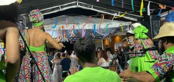 Sambada da Mestra Lusitânia leva filmes, exposição, música e oficinas para comunidade em Olinda