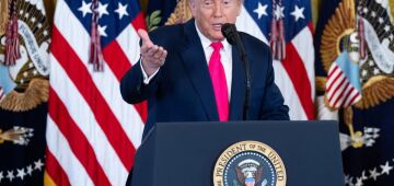 Presidente da BBC enviou carta de desculpas a Trump por edição enganosa de discurso