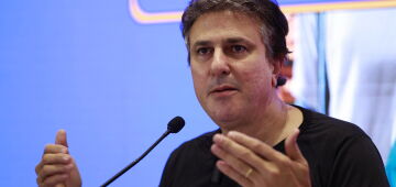 Cerimônia de entrega de título ao ministro da Educação é adiada