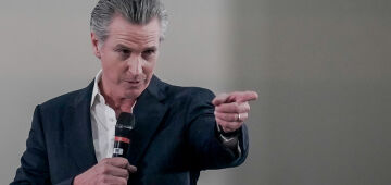 Governador da Califórnia chama de "burra" postura dos EUA em relação às mudanças climáticas