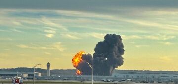 Asa pegou fogo e motor se desprendeu antes do avião de carga cair nos EUA