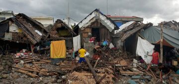 Filipinos iniciam reconstrução após passagem de tufão que deixou 18 mortos