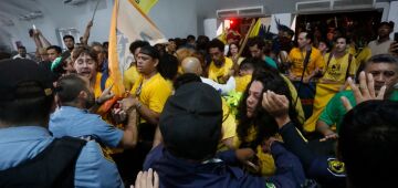 COP30: manifestantes tentam invadir área da ONU e espaço é isolado após tumulto