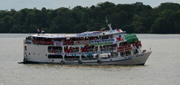 COP30: indígenas protestam em "barqueata"; segurança é reforçada após tentativa de invasão