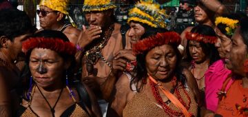 Protesto indígena bloqueia entrada da COP30 em Belém