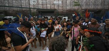 COP30 tem novo protesto de lideranças indígenas e disputa entre países para atrair as atenções