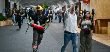 Mídia internacional destaca caos, fuga de delegados e imagens fortes após incêndio na COP30