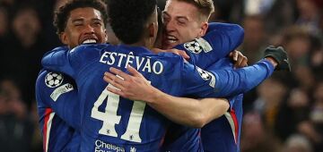 Chelsea encerra má fase com triunfo sobre o Everton; Salah volta e ajuda o Liverpool a vencer