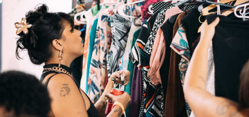 ONG Gestos arrecada roupas e sapatos para o Bazar 2025 até esta sexta-feira (14)