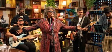 Tiny Desk Brasil recebe Sandra Sá em homenagem ao soul nacional