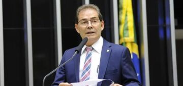 Bolsonaro ficará preso em regime fechado por 2 anos e 3 meses, diz relator do projeto da Dosimetria