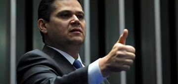 Alcolumbre promete votar projeto da Dosimetria ainda este ano