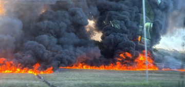 Motorista morre após carreta de combustível tombar e pegar fogo no Cabo