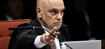 Alexandre de Moraes vota para tornar Eduardo Bolsonaro réu por atuação nos EUA para coagir STF