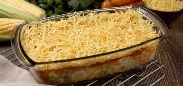 Aprenda a fazer uma maionese quente, preparada no forno; confira passo a passo