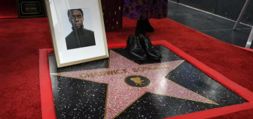 Amigos se emocionam com homenagem a Chadwick Boseman, de 'Pantera Negra', na Calçada da Fama