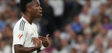 Jornal espanhol destaca seca de gols de Vini Jr. no Real e vaias ao brasileiro no Bernabéu