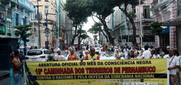Caminhada de Terreiros de Pernambuco percorre ruas do Bairro do Recife 