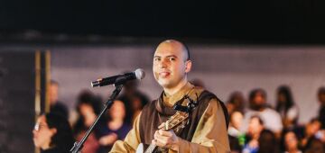 Ingressos à venda para a Vigília da Quaresma com Frei Gilson, na Arena de Pernambuco 