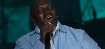 Ausência na Justiça e mandado pendente: o que se sabe sobre a prisão do cantor Akon nos EUA?