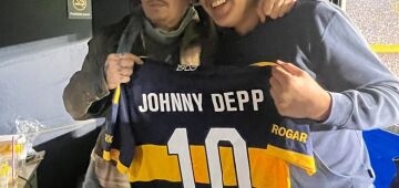 Astro de Hollywood, Johnny Depp assiste jogo do Boca Juniors na Bombonera