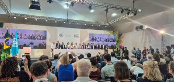 Mais de 30 países ameaçam bloquear projeto de acordo na COP30 considerado pouco ambicioso