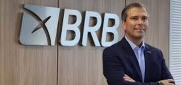 Afastado do BRB pela Justiça, ex-presidente do banco retorna a Brasil e diz que vai colaborar