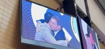 Messias é abraçado por André Mendonça em visita à Assembleia de Deus após indicação ao STF