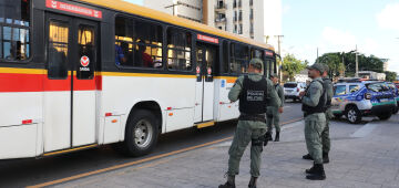 Dados de outubro apontam redução de casos de roubo dentro de ônibus na RMR