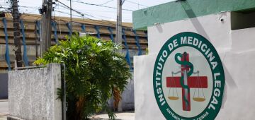 Corpos das vítimas do incêndio em comunidade da Caxangá aguardam liberação no IML