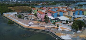 Parque Linear transforma margem do Rio Pina e reorganiza território em área ocupada por palafitas