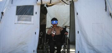 Crianças traumatizadas pela guerra em Gaza são tratadas com realidade virtual