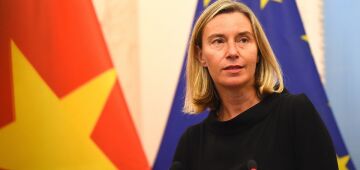 Ex-chefe da diplomacia da UE acusada de corrupção renuncia como reitora do Colégio da Europa