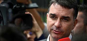 Flávio Bolsonaro diz que Tarcísio "não é traidor" e defende união apesar de "divergências"