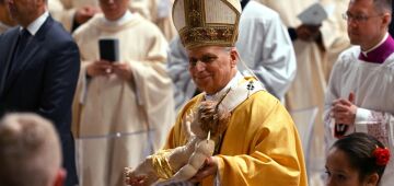 Em sua primeira Missa do Galo, Papa Leão XIV defende pobres, estrangeiros e crianças