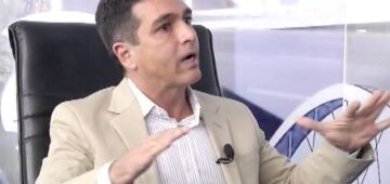 Cardiologista de Bolsonaro acompanha perícia do ex-presidente na PF após pedido de cirurgia