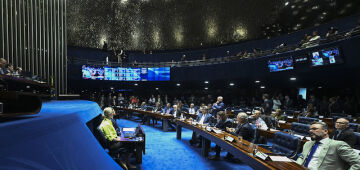 Projeto que reduz penas de Bolsonaro é aprovado no Senado e segue para análise de Lula