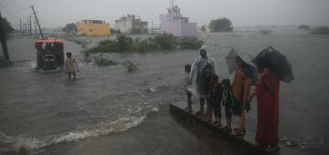 Número de mortos nas inundações na Indonésia supera 800