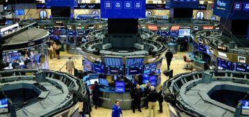 Bolsas de NY fecham em leve alta após dados nos EUA; S&P 500 renova recorde