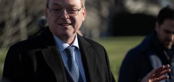 Conselheiro da Casa Branca vê "muito espaço" para mais cortes de juros pelo Fed, após payroll