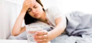 Para sobreviver às festas de fim de ano: 10 dicas que para evitar (e curar) a ressaca