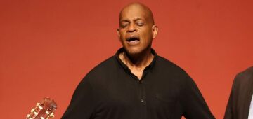 Cantor de ópera indicado ao Grammy é morto a facadas dentro de casa; filho é o principal suspeito