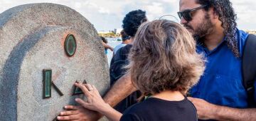 Projeto oferece audiodescrição de obras de arte em espaços públicos do Recife 