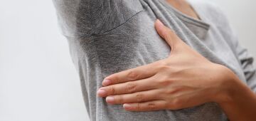 Verão chegando e o incômodo da hiperidrose: saiba como tratar o suor excessivo