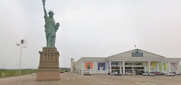 Estátua de loja da Havan desaba durante ventania no Rio Grande do Sul