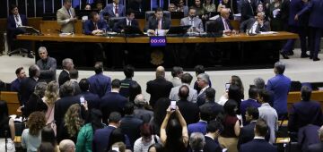 Câmara retoma trabalhos após retirada à força de Braga