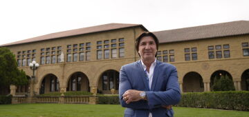 Janguiê Diniz lança segunda parte de biografia em noite de autógrafos no Recife