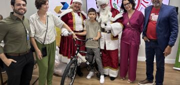  Campanha Papai Noel dos Correiros entrega presentes para 20 crianças em tratamento no Imip