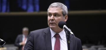 Termo "eu tenho um preço" usado por Flávio Bolsonaro escancara chantagem, diz Lindbergh Farias